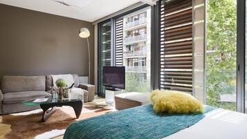 3 chambres, coffres-forts dans les chambres, fer et planche Ă repasser