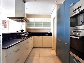 Apartment, 2 Schlafzimmer | Eigene Küche | Kühlschrank, Mikrowelle