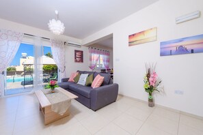 Flat-screen TV - Sunset Villa - Charming Protaras Centre Getaway (Protaras)