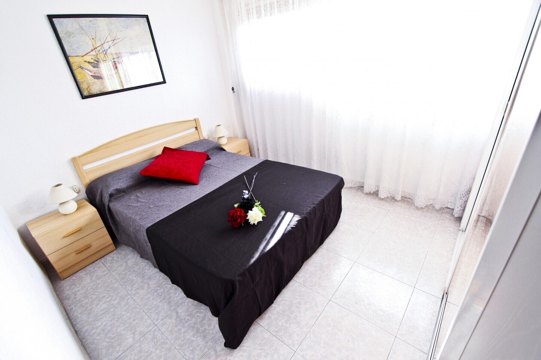 3 slaapkamers, een strijkplank/strijkijzer, gratis wifi, beddengoed