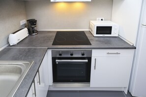 Fridge, microwave, oven, coffee/tea maker