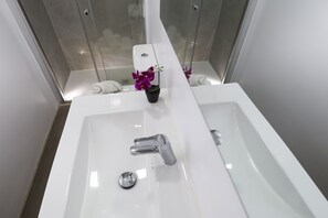 Shower, towels