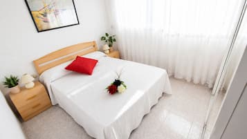 3 makuuhuonetta, silitysrauta/-lauta, ilmainen Wi-Fi, vuodevaatteet