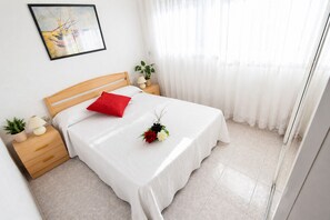 3 chambres, fer et planche à repasser, Wi-Fi gratuit, draps fournis
