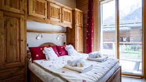 7 bedrooms, iron/ironing board, free WiFi, bed sheets
