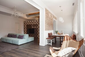 TV - A tailor-made jewel for large families (Barcelona)