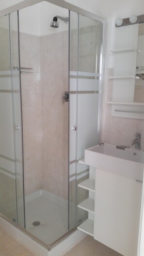 Shower, free toiletries, hair dryer, bidet - The SIRE house, historic apartment in city center (Marino)
