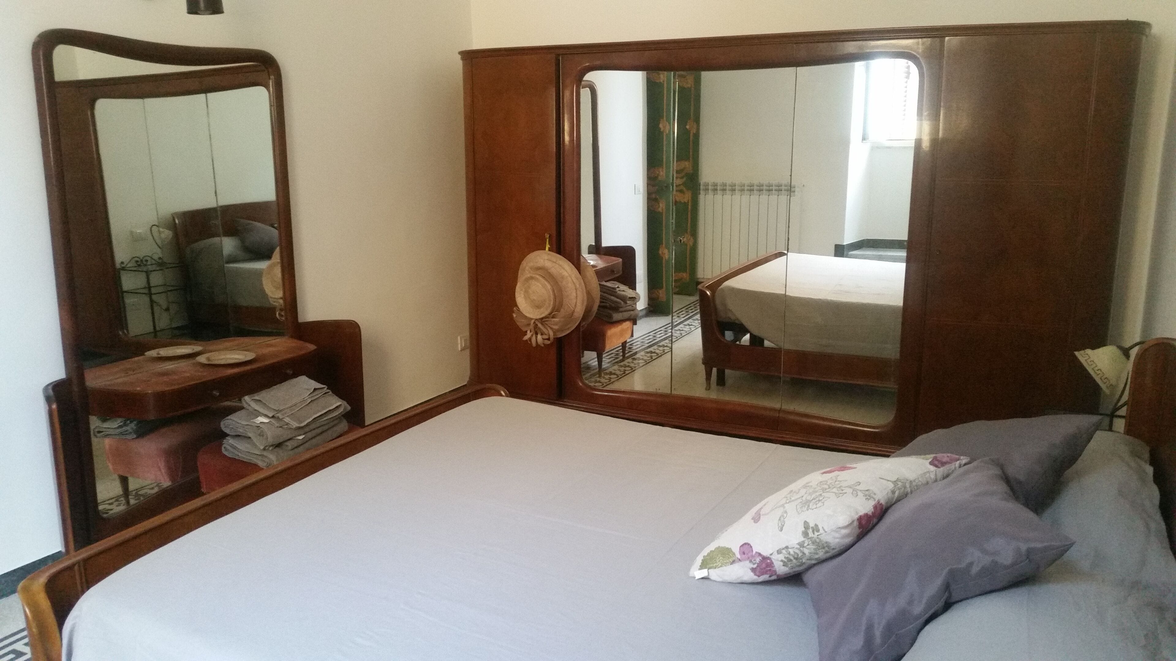 2 bedrooms, desk, iron/ironing board, WiFi