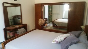 2 bedrooms, desk, iron/ironing board, WiFi - The SIRE house, historic apartment in city center (Marino)