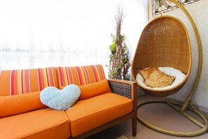 TV, fireplace - VILLA BUDA (Salou)