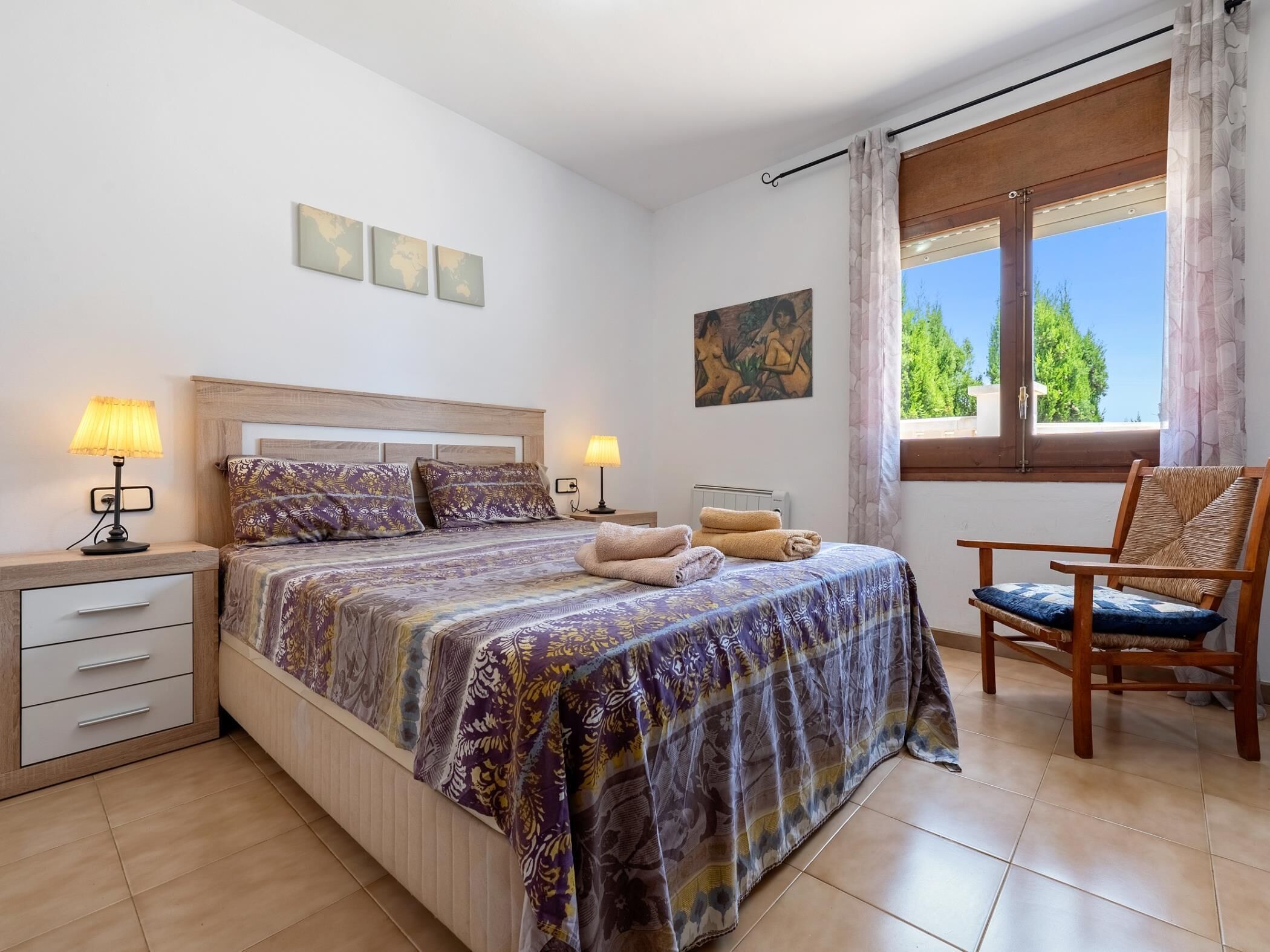 3 habitaciones, tabla de planchar con plancha, internet y ropa de cama 