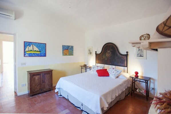 6 habitaciones, tabla de planchar con plancha, internet y ropa de cama