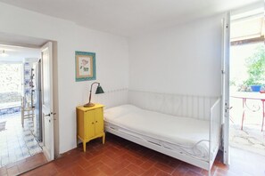 6 chambres, fer et planche à repasser, accès Internet, draps fournis