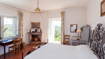 6 makuuhuonetta, silitysrauta/-lauta, internet, vuodevaatteet