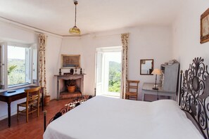 6 chambres, fer et planche Ă  repasser, accĂšs Internet, draps fournis