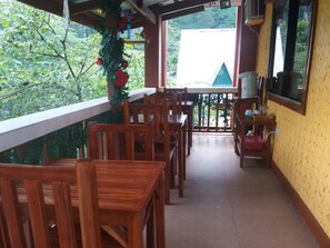 Khu ẩm thực ngoài trời