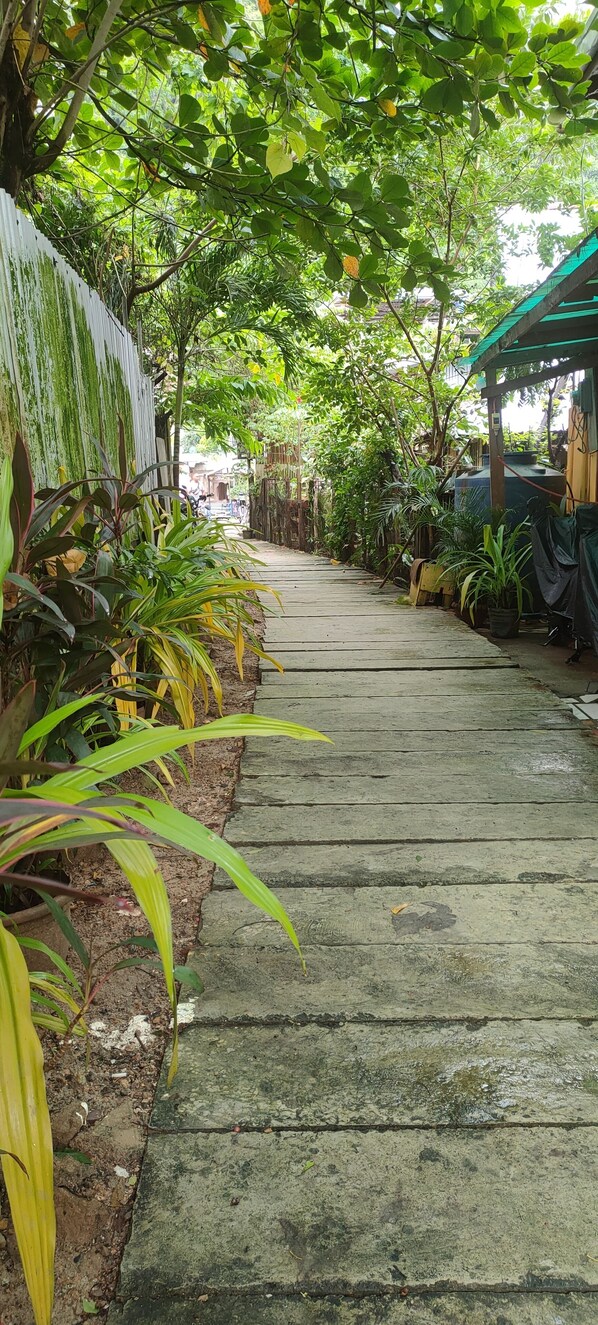 Front of property - Mam Olson Pensionne House (El Nido)