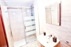 Shower, towels