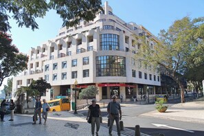 Exterior - Overlooking the Marina | Petronella Marina Apt (Funchal)