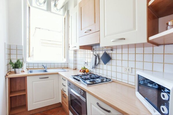 Fridge, microwave, oven, stovetop