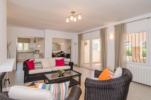 TV, stereo - Promana - Villa Atenea, Moraira (El Portet) Pool, AirCon, WiFi (Moraira)