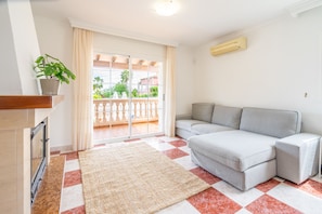 TV, peis og bordtennis