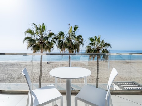 Outdoor dining. Mediterranean sea views while having breakfast