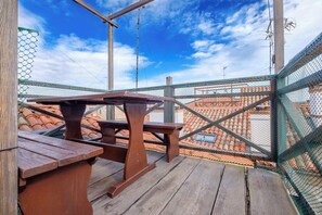 Outdoor dining - Lion's 4 (Venice)