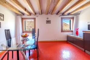 Dining - 2 bedrooms, 2 bathrooms, lift, air conditioning/floor heating, SKY, WiFi (Venice)