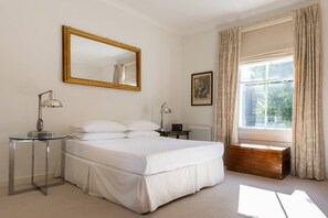 2 bedrooms, iron/ironing board, free WiFi, bed sheets - Bassett Road IV by onefinestay (London)