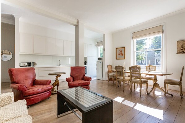 Interior - Bassett Road IV by onefinestay (London)