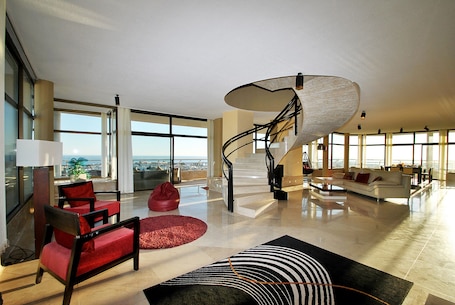 Interni. Penthouse w/ Private Pool & Sea View