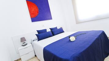 2 makuuhuonetta, silitysrauta/-lauta, ilmainen Wi-Fi, vuodevaatteet