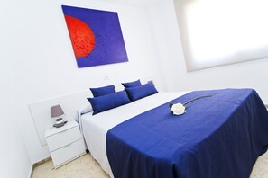 2 bedrooms, iron/ironing board, free WiFi, bed sheets - EUCALYPTUS Apartment (Salou)