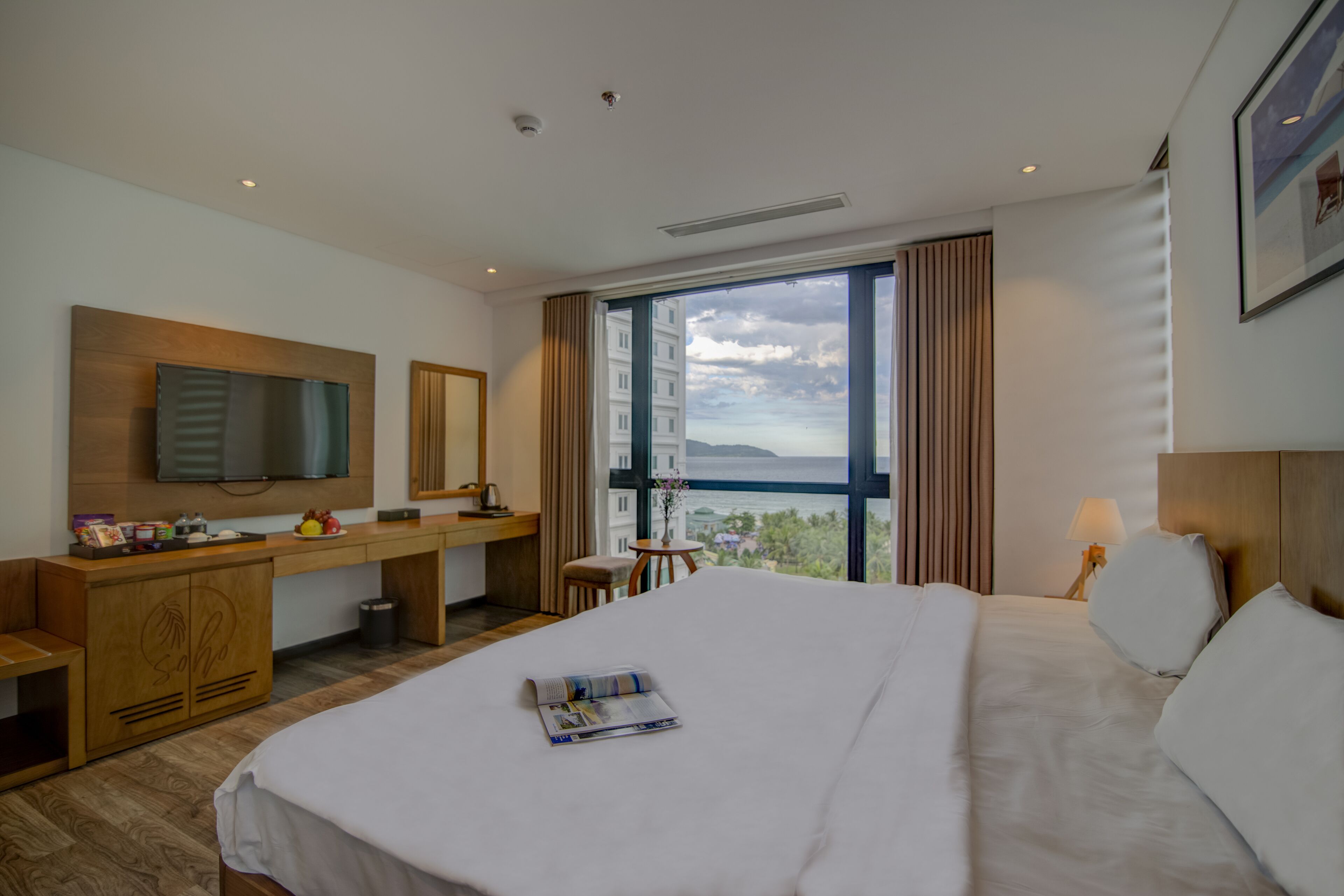 deluxe double or twin room, ocean view | premium bedding, pillow-top beds, minibar, in-room safe