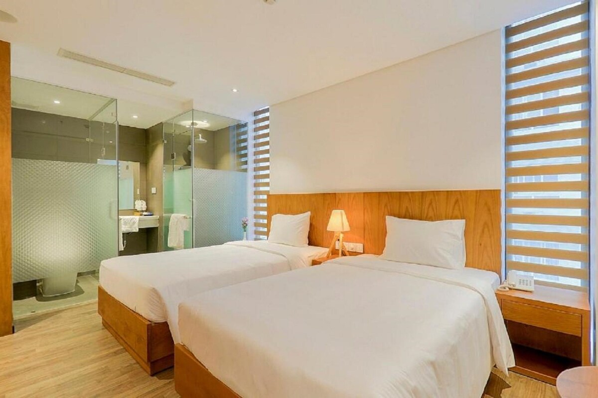 Premium bedding, pillowtop beds, minibar, in-room safe