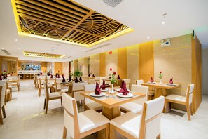 Frühstück, Mittagessen, Abendessen, lokale und internationale Küche 