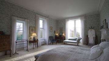 14 bedrooms, free WiFi, bed sheets