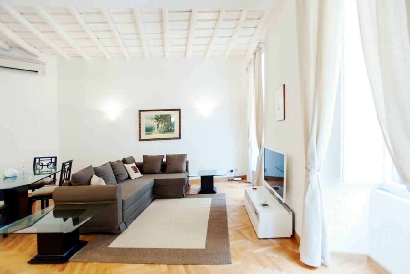 Télévision, livres, chaîne hi-fi