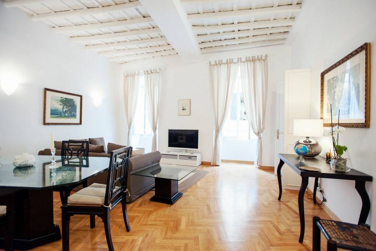 Télévision, livres, chaîne hi-fi