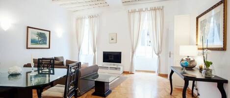 Televisie, boeken en een stereo