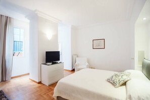 3 quartos, ferros/tƔbuas de passar roupa, Wi-Fi, roupa de cama