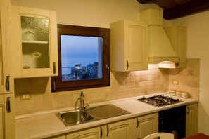 Refrigerador, horno, placa de cocina, cafetera/tetera