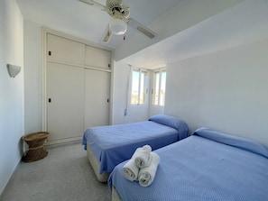 1 bedroom, bed sheets