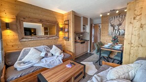 TV, DVD player, video library, stereo - Dahu -   Stylish central ski apartment by Avoriazchalets (Avoriaz)