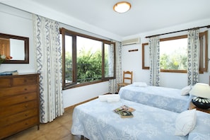 5 bedrooms, in-room safe, iron/ironing board, travel cot