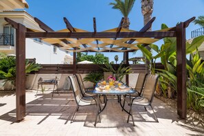 Outdoor dining - Villa Alex - Charming Kapparis Getaway (Protaras)
