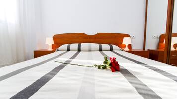 1 chambre, fer et planche Ă repasser, Wi-Fi gratuit, draps fournis