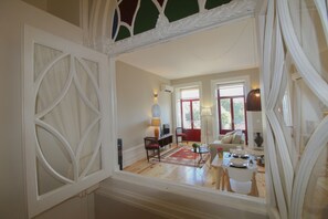 TV - Century XIX Designer Flat with balcony (Porto)