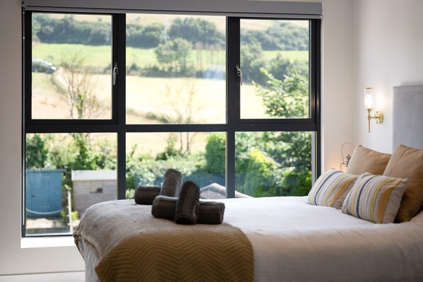 4 bedrooms, iron/ironing board, travel cot, Internet